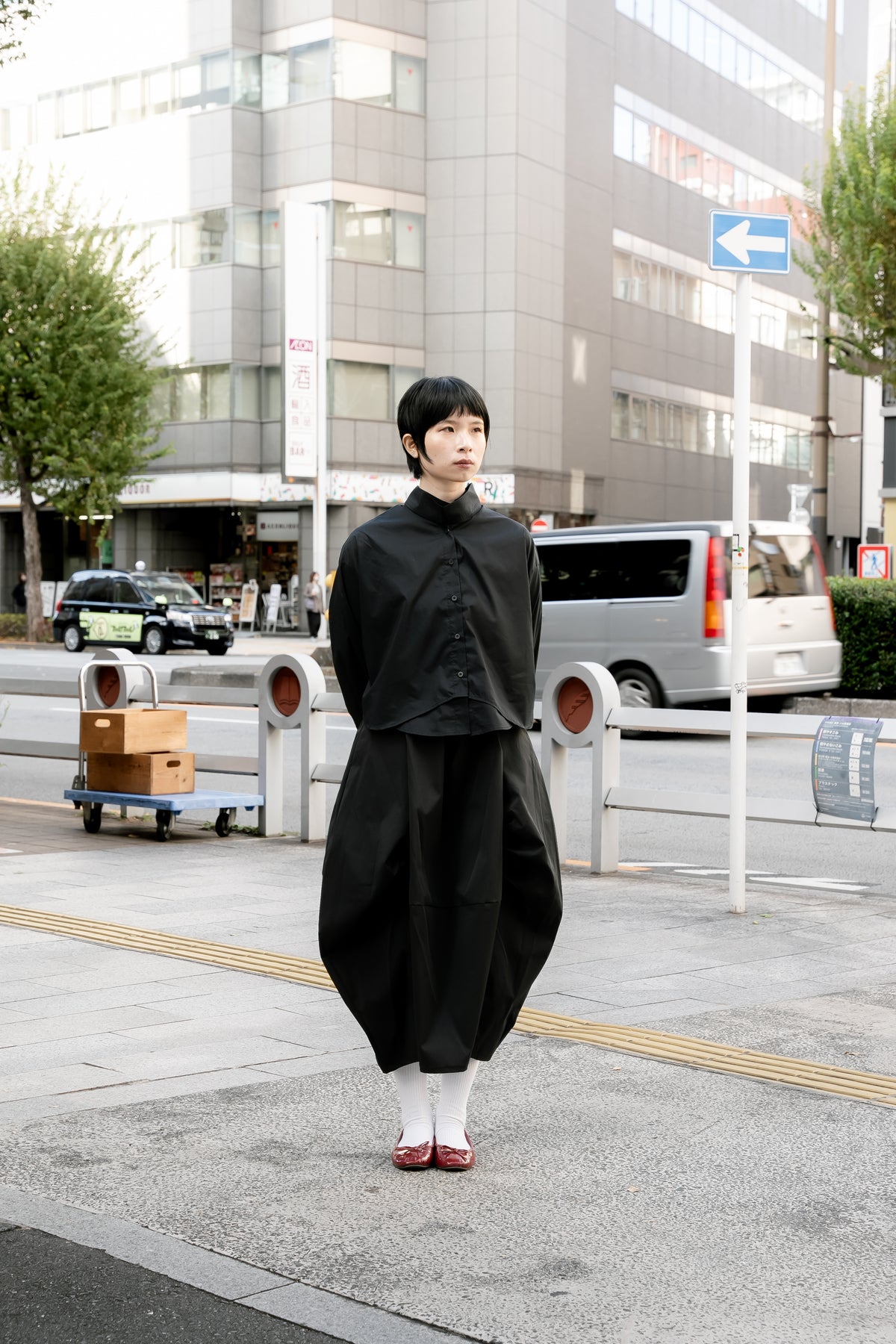 FASHIONLINK - YESTODAY - CURVED PLEATED SKIRT
